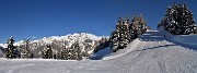 25 Salendo la pista panoramica sul tratto in decisa salita verso Torcola Vaga